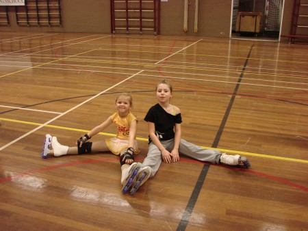 2 kleinste meisjes op wielen